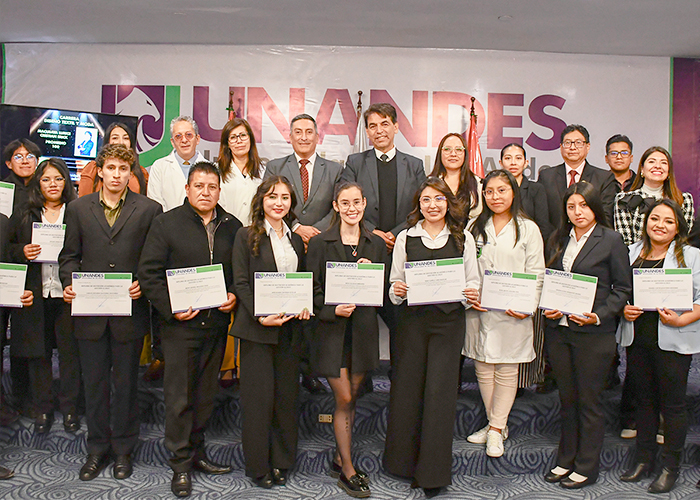 UNANDES reconoce la excelencia académica de sus estudiantes en el Cuadro de Honor